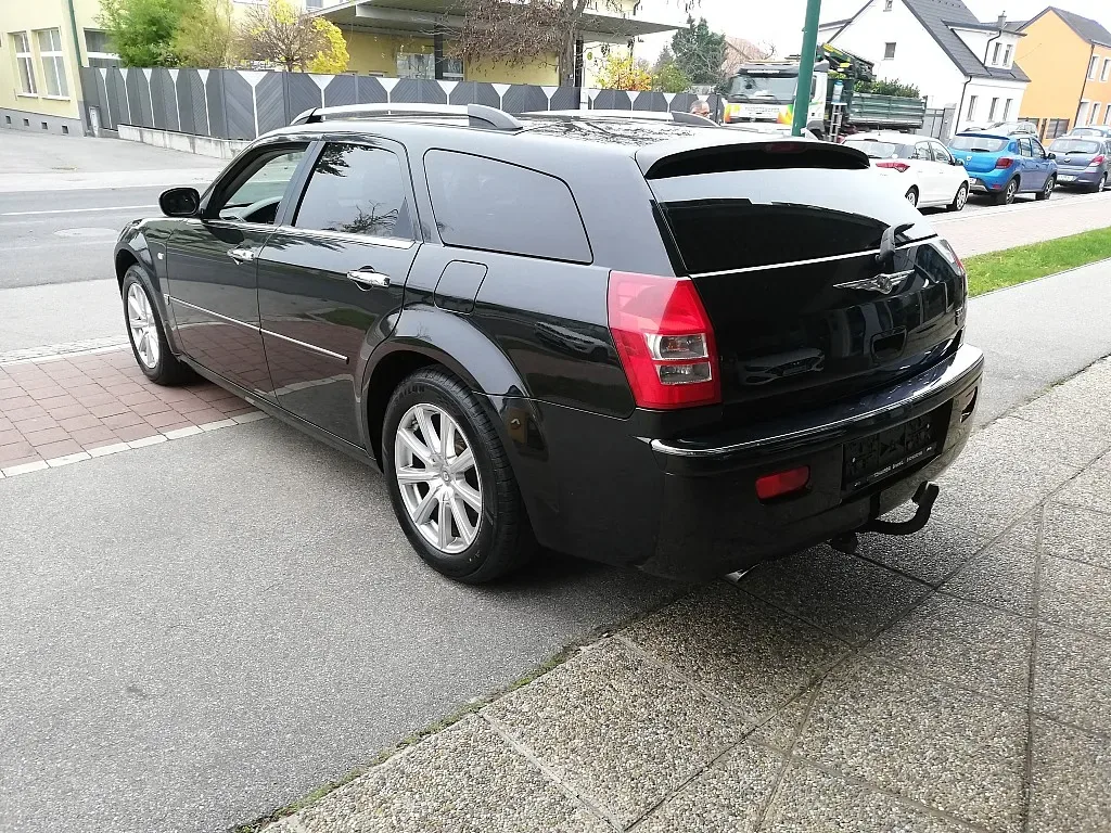 Chrysler 300 C 3,0 V6 CRD Aut., Foto 2