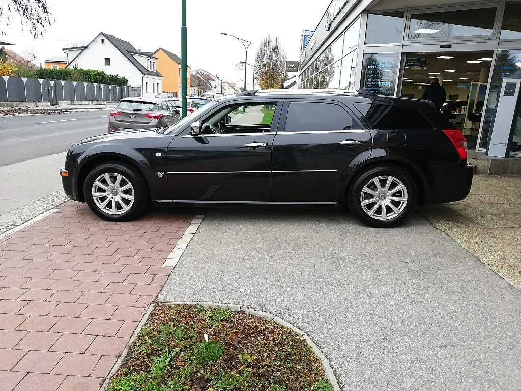 Chrysler 300 C 3,0 V6 CRD Aut., Foto 3