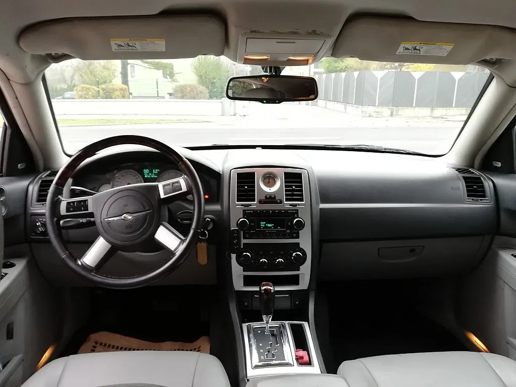 Chrysler 300 C 3,0 V6 CRD Aut., Foto 6