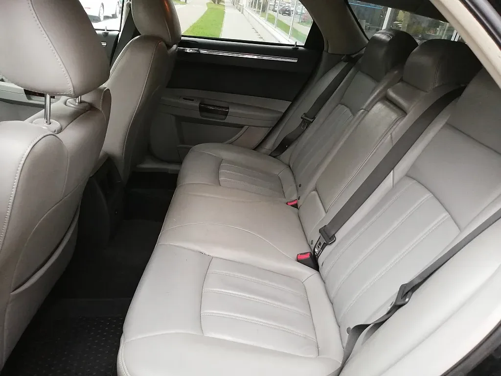 Chrysler 300 C 3,0 V6 CRD Aut., Foto 7