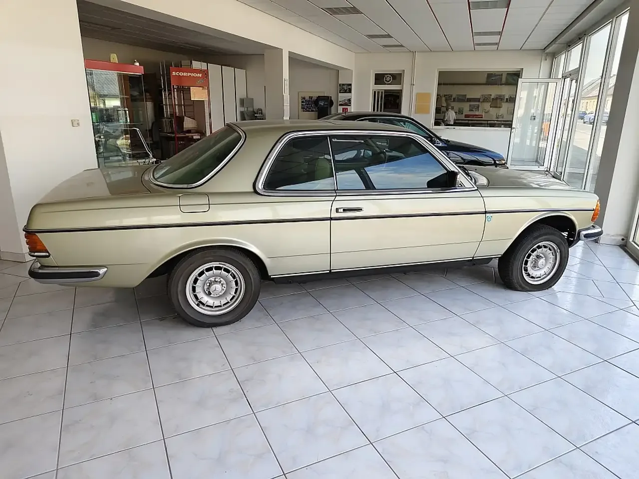 Mercedes-Benz 230 CE - 123243, Foto 5
