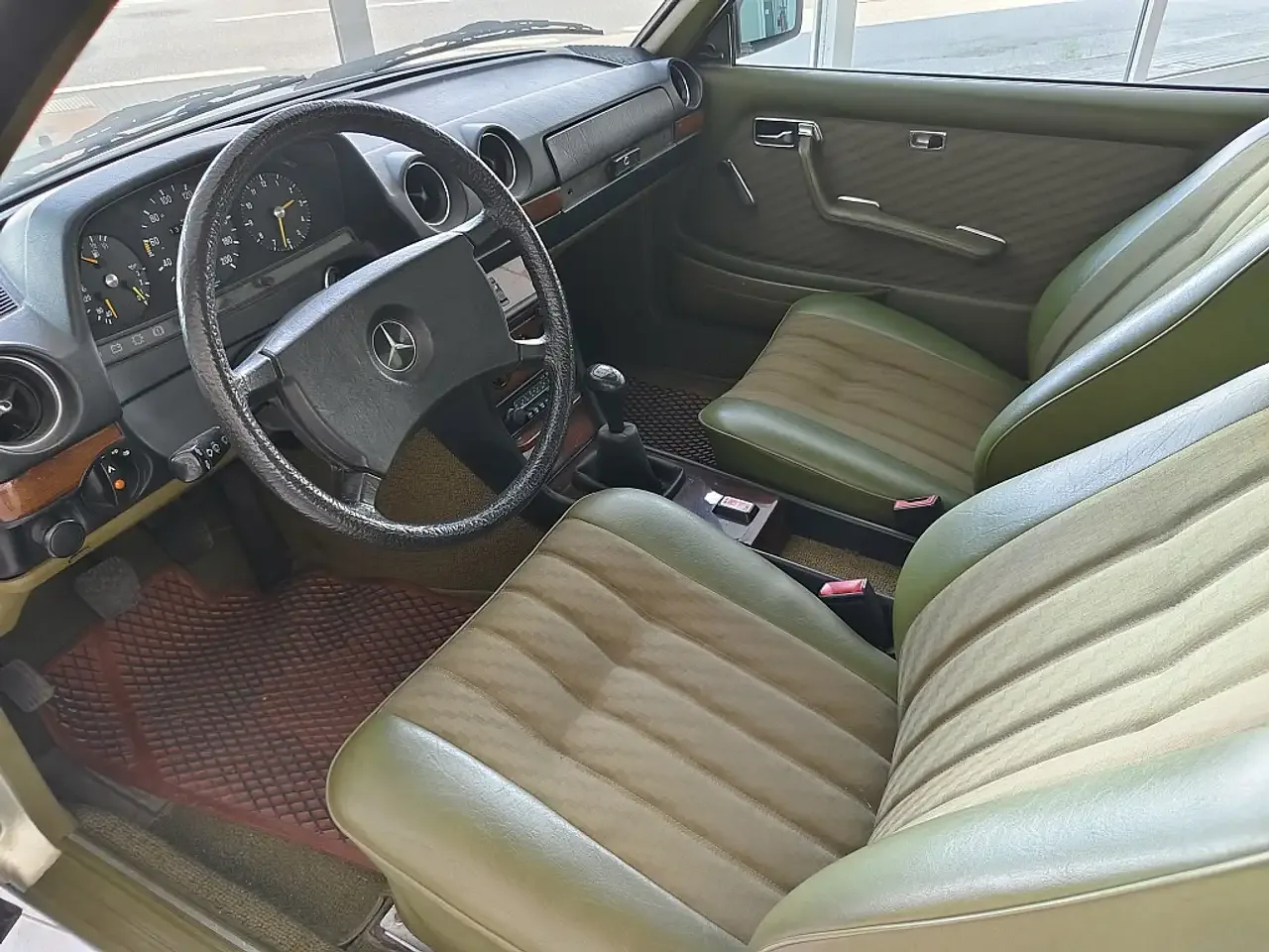 Mercedes-Benz 230 CE - 123243, Foto 6