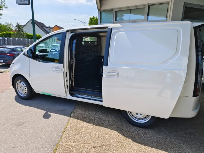Hyundai STARIA Van HEV Kastenwagen 1.6 T-GDi HEV, Foto 3