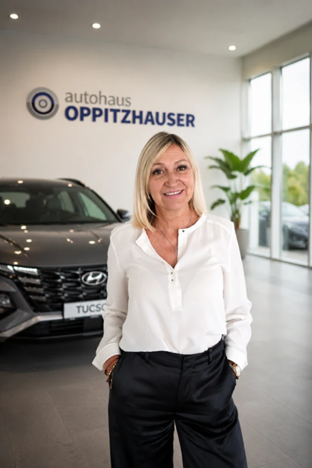 Sabine Oppitzhauser, Geschäftsleitung · Neuwagen beim Autohaus Oppitzhauser
